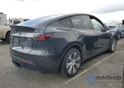 2024 Tesla Model Y z USA, uszkodzony, nr VIN 7SAYGDED1RF052031